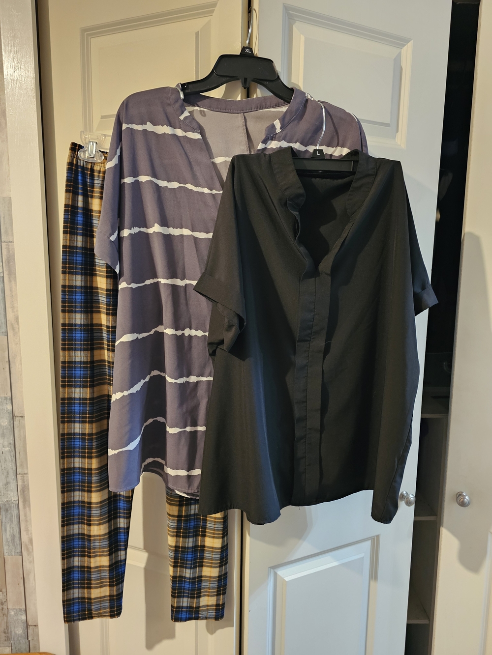 Woman's Trio!  2 Blouses And 1 Pair Leggings Xxl